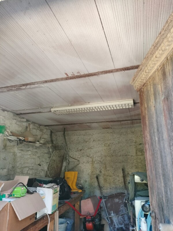 Rustic house with flat land in a dominant position in Soldano – just a few minutes from the sea. 11