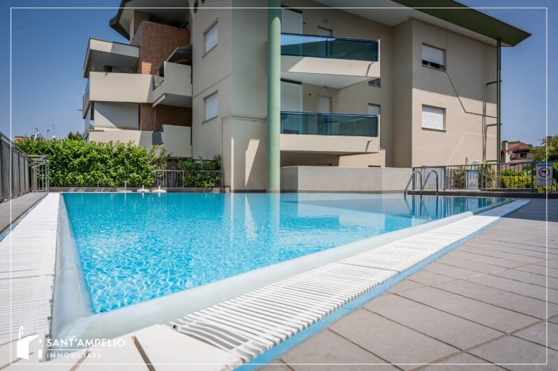 Bibione – Appartamento con piscina, 101 mq commerciali, arredato, con garage. 1