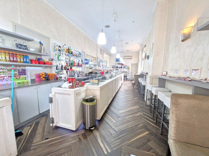 Locale commerciale Bar a Bordighera 8