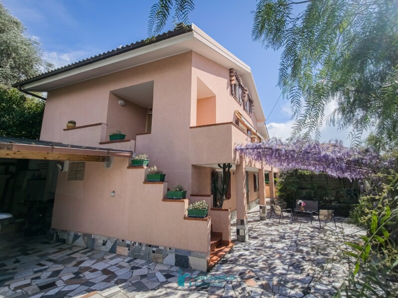 Unifamiliare Casa singola a San Biagio della Cima 1