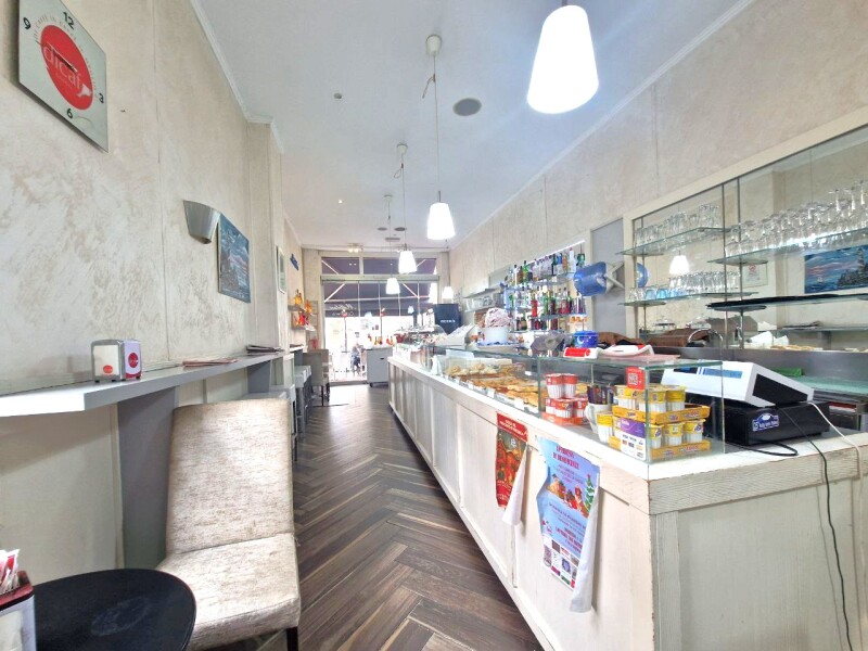 Locale commerciale Bar a Bordighera 9